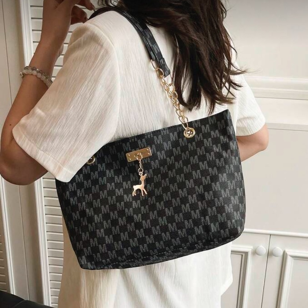 ⚠️Clearance Patterned Chain Shoulder Tote Bag Elegant Black With Gold Accents - Picture 1 of 9